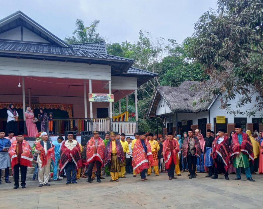 Acara Tahunan Mandai Ulu Taon Di Desa RTB Dihadiri Wagubri H. Edy Natar Nasution 