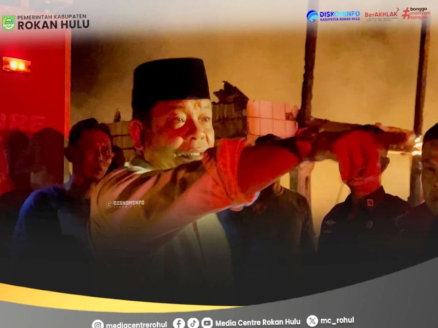 Aksi Cepat Wakil Bupati Rohul, Ikut Bantu Pemadaman Api di Kepenuhan Hulu