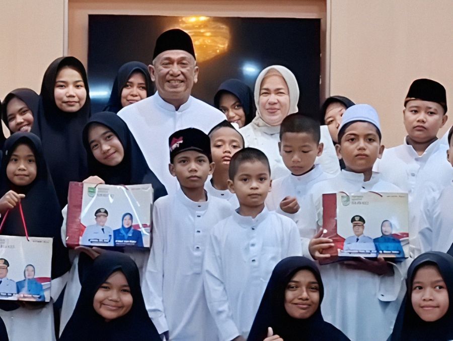 Bupati Rokan Hulu Buka Puasa Bersama Anak Yatim Jelang Berangkat Umroh