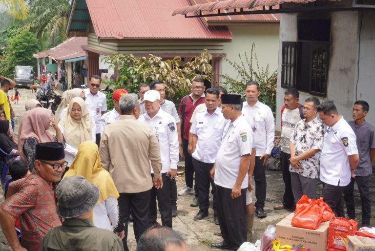 Di Balik Abu Kebakaran, Harapan Bangkit: Respons Cepat Bupati Anton Hangatkan Hati Warga Lenggopan