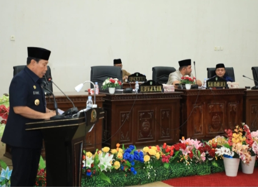 H Sukiman Sampaikan 3 Ranperda Tahun Anggaran 2023 Dalam Rapat Paripurna DPRD