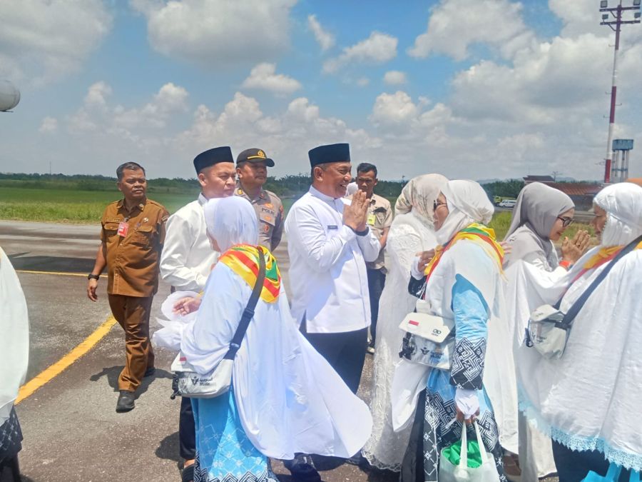 JCH Rokan Hulu Resmi di Berangkatkan Dari Bandara Tuanku Tambusai menuju Batam