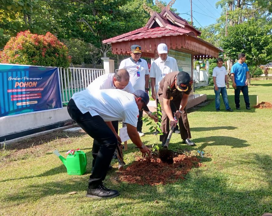 Peringati Hari Lingkungan Hidup Sedunia 2024, Sekda Rohul Ikuti Penanaman Pohon
