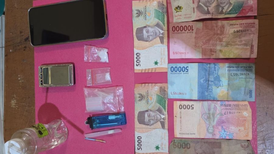 Polsek Rambah Samo Tangkap Pengedar Sabu, Dua Paket Seberat 2,15 Gram Disita