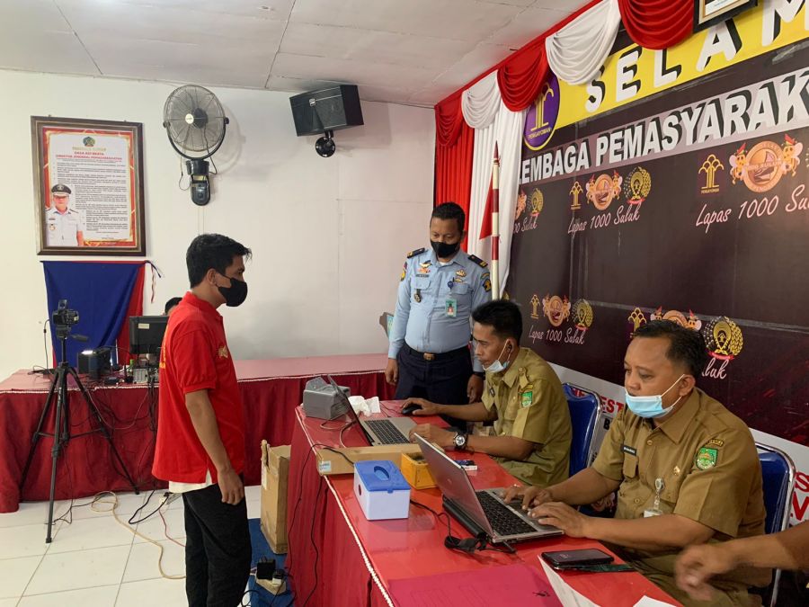 Sebanyak 113 WBP Kelas IIB Pasir Pengaraian Mengikuti Perekaman E-KTP