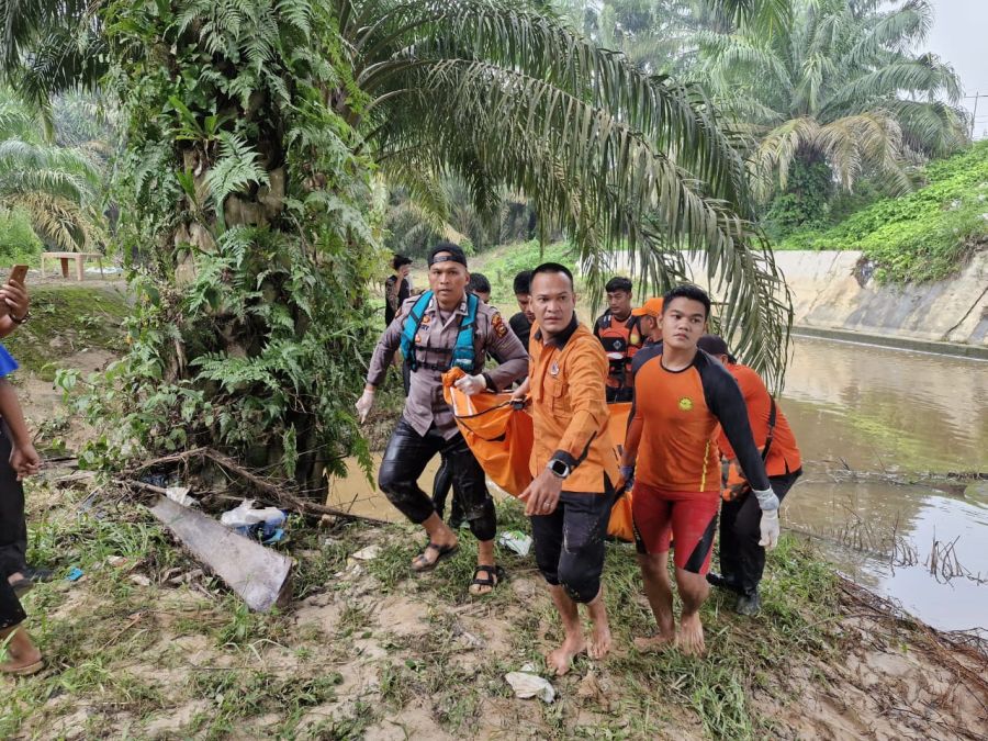 Selama Dua Hari Pencairan, Bocah 8 Tahun Korban Hanyut di Sungai Rokan Akhirnya Ditemukan