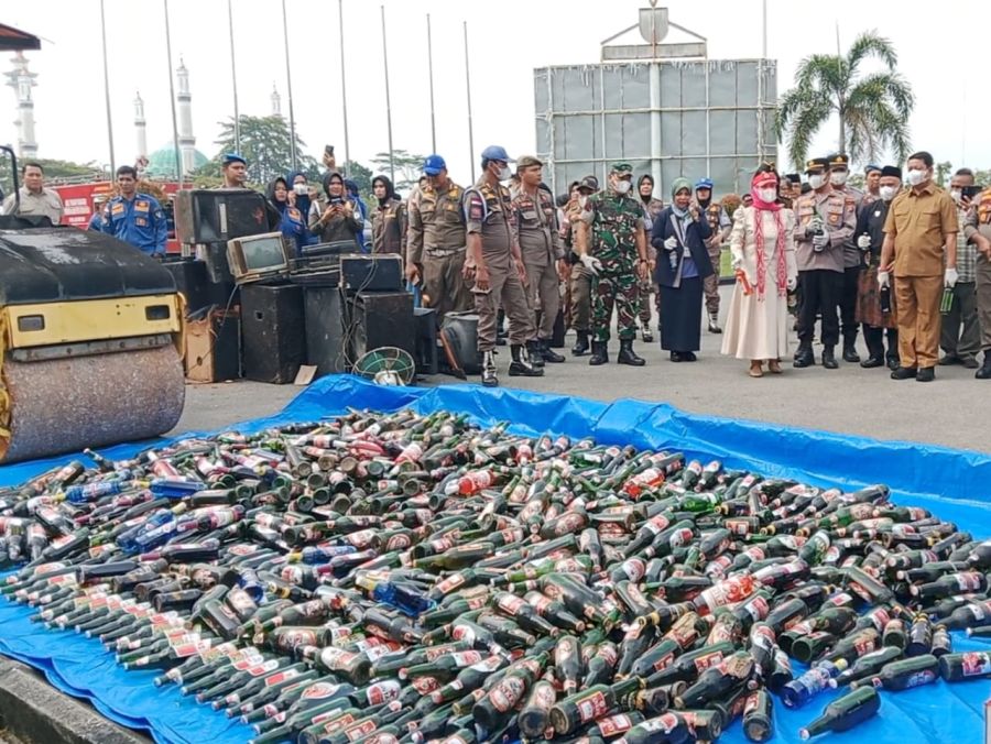 Wabup Rohul Pimpin Pemusnahan Barang Bukti Hasil Penegakan Perda Tahun 2025