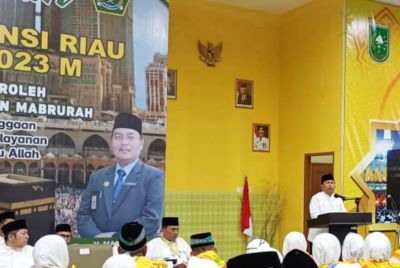 Bupati Rohul Lepas Keberangkatan CJH Menuju Bandara SSK II Pekanbaru 
