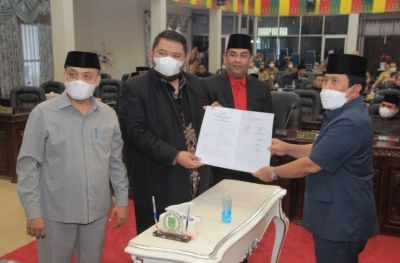 Bupati Rohul Saksikan Pengambilan Keputusan Ranperda Oleh Ketua & Anggota DPRD